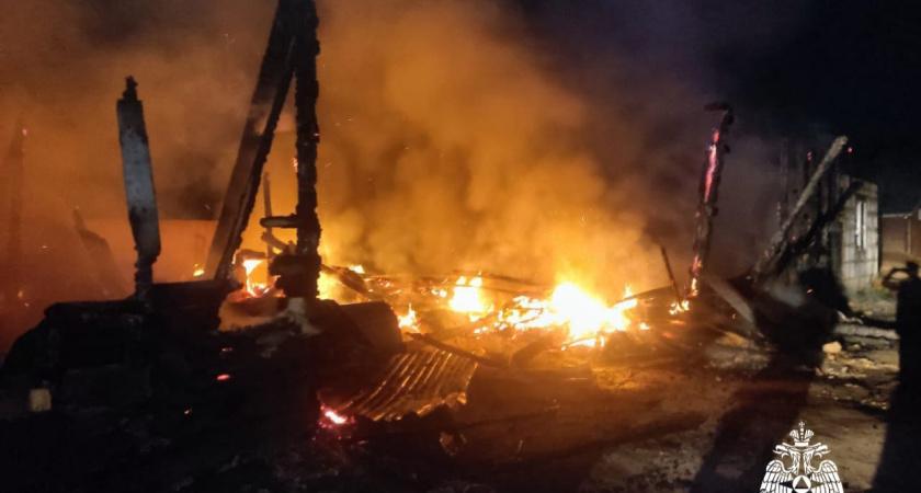 В Терентьево ночью сгорели два деревянных дома