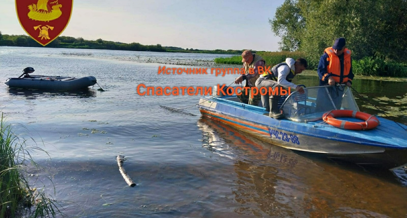 Двое рыбаков на неисправной лодке спасли на Горьковском водохранилище