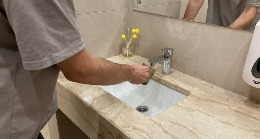 Жители костромского села пожаловались на "кофе" из-под крана