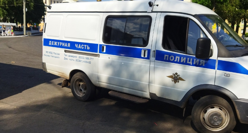 Пьяный костромич поссорился с соседкой, облил ее керосином и грозился поджечь