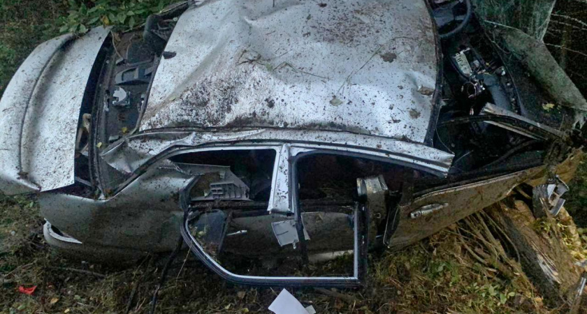 В Костроме Митсубиси Лансер съехал в кювет и опрокинулся