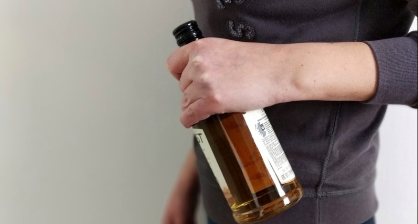 Пьяный костромич украл из магазина алкоголь и оскорбил полицейского