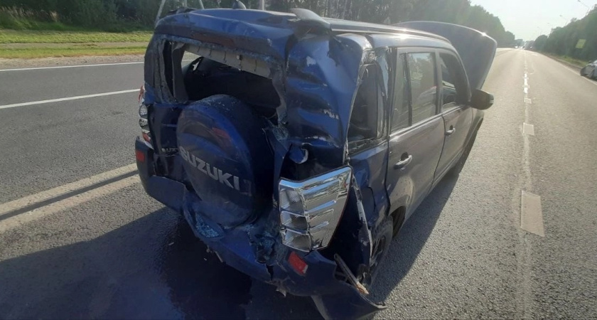 На трассе под Костромой фура "Ситрак" снесла легковушку