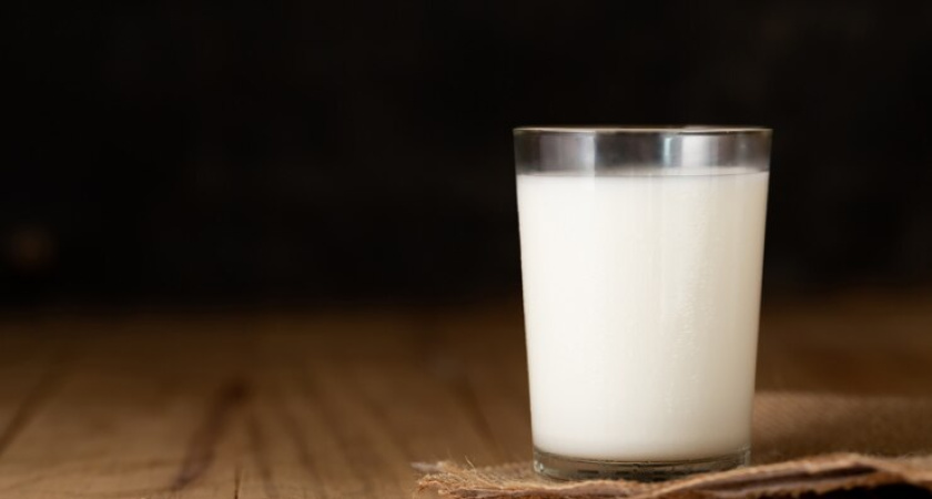 "Ничего натурального - обычная подкрашенная белая вода": в Роскачестве назвали марку молока из черного списка