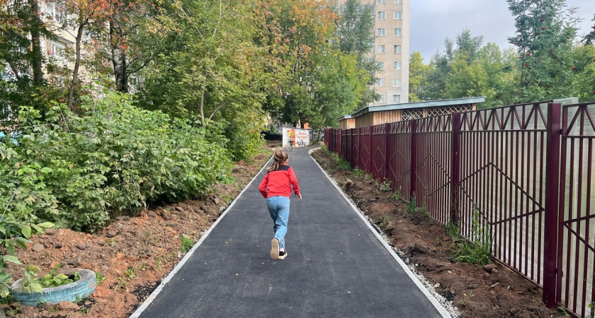 В Кологриве после вмешательства прокуратуры вернули тротуар на участке одной из улиц