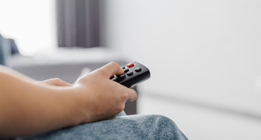 Новый способ очистки пульта: быстрый и простой метод уничтожения микробов