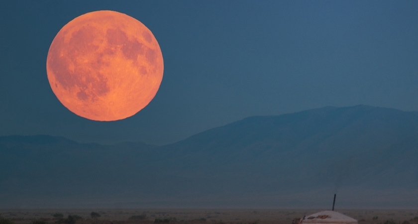Костромичи смогут наблюдать удивительно большую и яркую Луну
