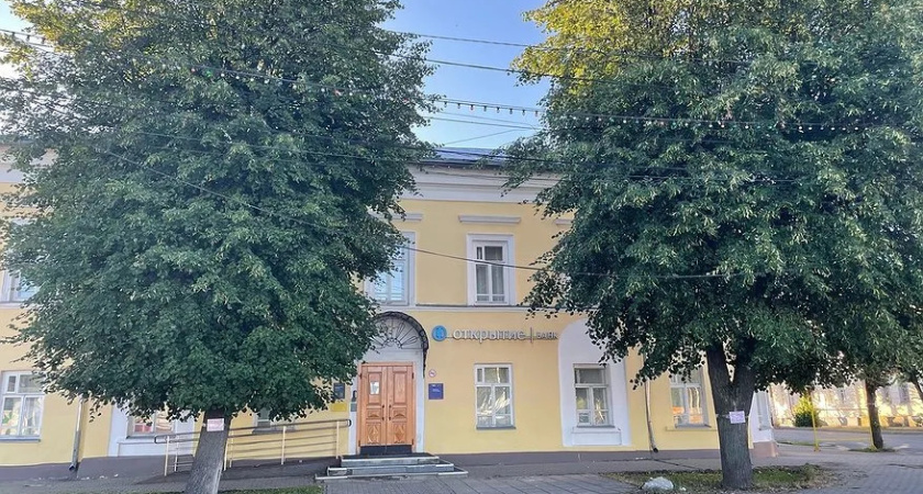 На Сусанинской площади Костромы спилили вековые липы