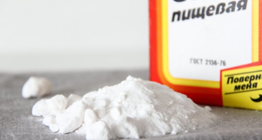 Дважды смочите тампон и протрите им подмышки — это поможет блокировать запах пота на весь день