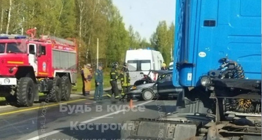 На въезде в Кострому произошло крупное ДТП: пострадавшего “вырезали” из авто