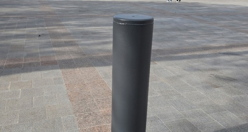 В Костроме на площади Сусанинской появились болларды