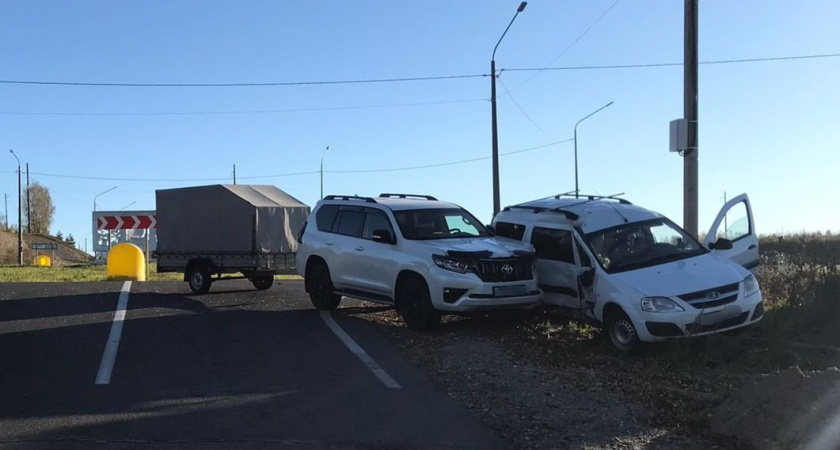 В Судиславском районе водитель "Лады" попал в больницу после ДТП на трассе