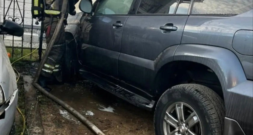 В Костромской области загорелись "Тойота Ленд Крузер" и груженый лесом "Камаз"