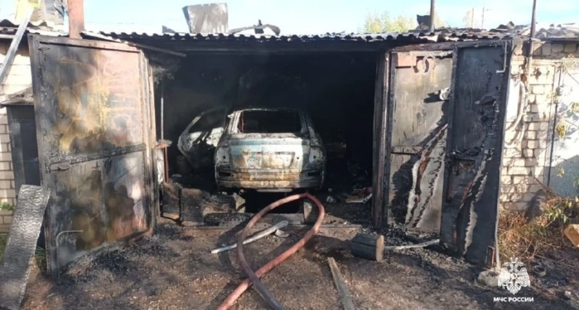 Костромич случайно сжёг автомобиль во время ремонта