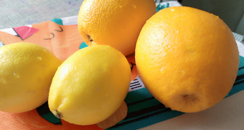 Сварите лимон и выпейте воду натощак: напиток удивит результатом