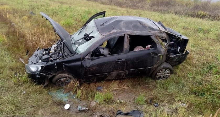 В Костромской области деталь большегруза пробила лобовое стекло встречной машины: водитель получил ранение в голову