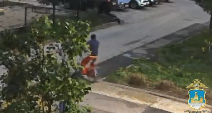 Тройная карма за день: костромич хотел украсть велосипед, но попал под машину и застрял в магазине, который хотел ограбить