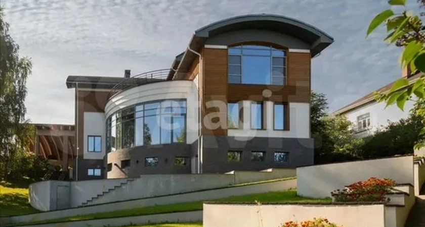 В Костроме выставили на продажу роскошный дом за 158 миллионов рублей