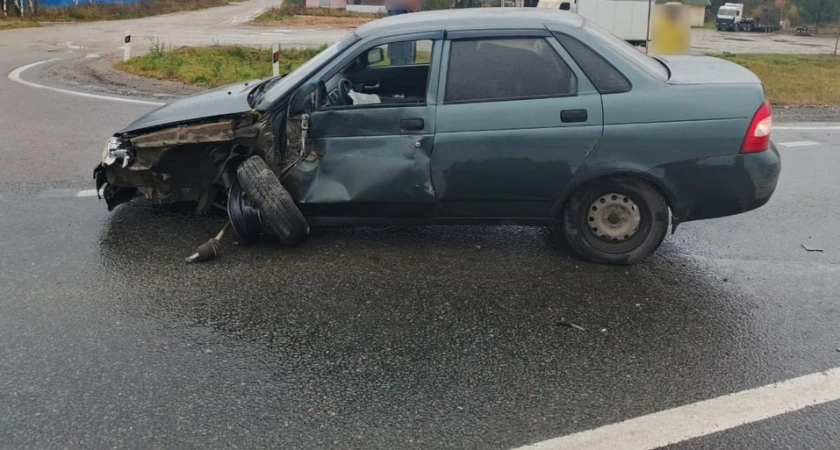 В Судиславском районе легковушка протаранила Газель: пострадал один человек