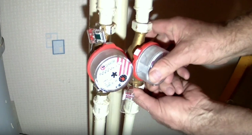 С собственниками сыграли злую шутку: с октября новое бремя для всех, у кого в квартире стоят счетчики больше 3 лет