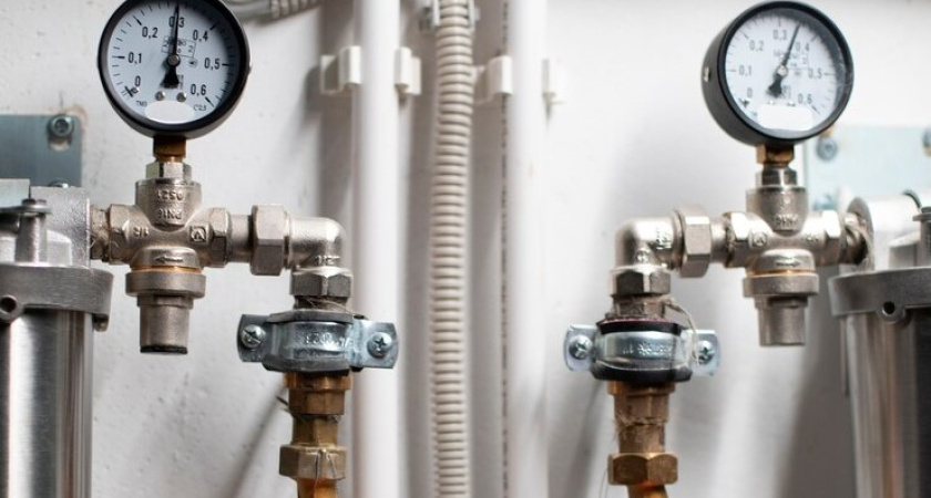 С собственниками сыграли злую шутку: с октября тяжкий груз для всех, у кого в квартире стоят счетчики больше 3 лет