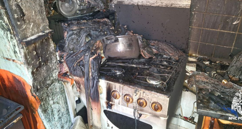 В Костроме загорелся двухэтажный жилой дом на Речном проспекте