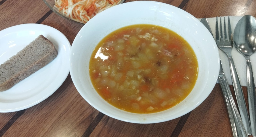 Куриный бульон будет прозрачнее слезы: вот что добавьте при варке мяса — ароматный и вкусный суп гарантирован