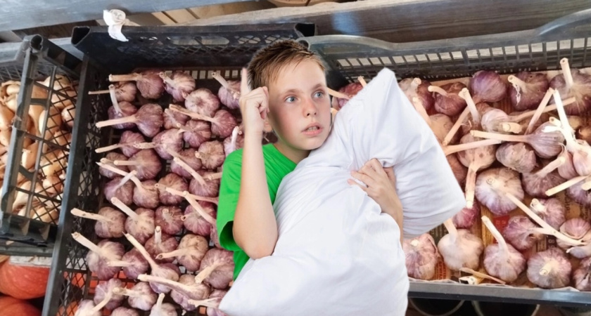 Так делали еще наши предки: положите чеснок под подушку и уже утром увидите эффект