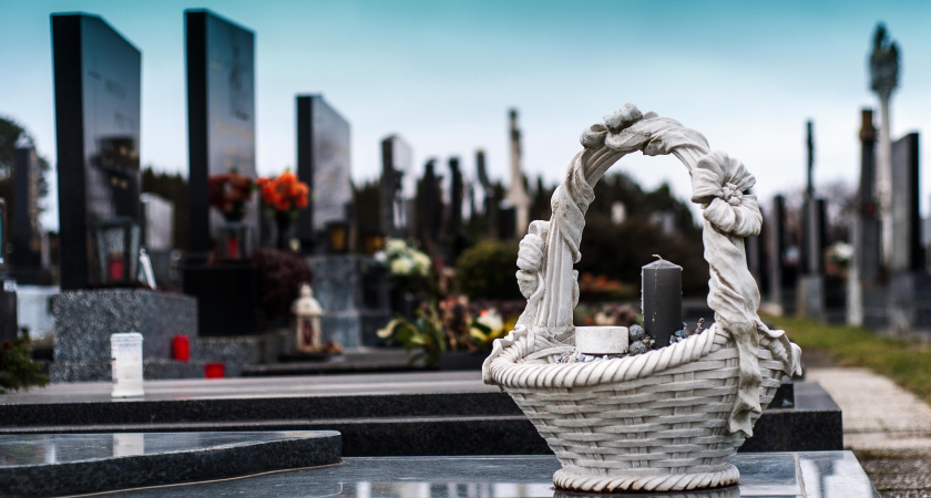 Как сэкономить на заказе памятника на могилу