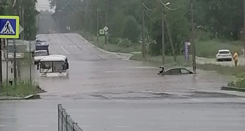 Ледяной плен: костромич получил деньги за примерзший к дороге автомобиль