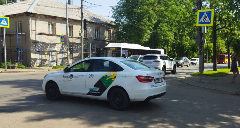 В новогодние праздники такси может подорожать на 20%