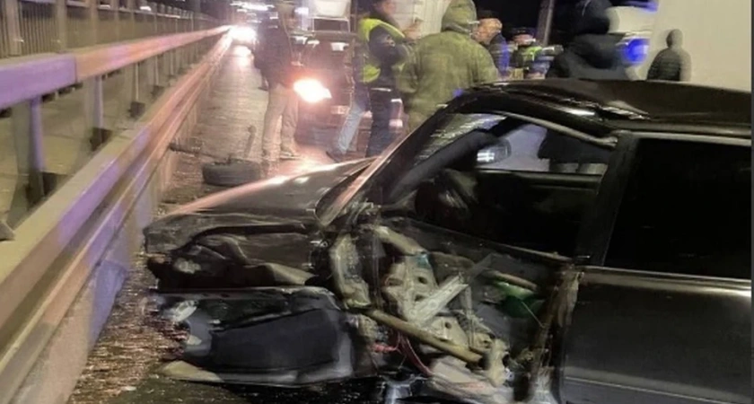 В Костроме на мосту через Волгу произошло массовое ДТП