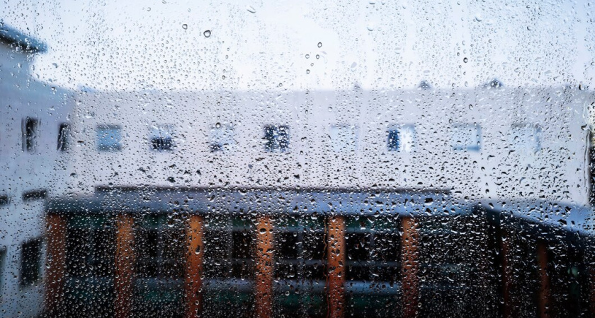 Конденсат больше не проблема: три простых способа справиться с плачущими окнами и лоджиями