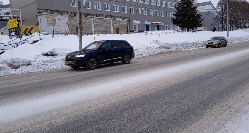 Костромич добился компенсации более 100 тысяч рублей за примерзшую к асфальту машину