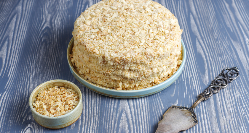 Ленивый «Наполеон» за 15 минут: этот десерт покорит ваше сердце – понадобится лаваш и молоко