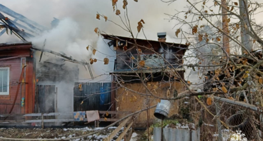 Ожоги второй степени: при пожаре в Шарьинском районе пострадал 37-летний мужчина