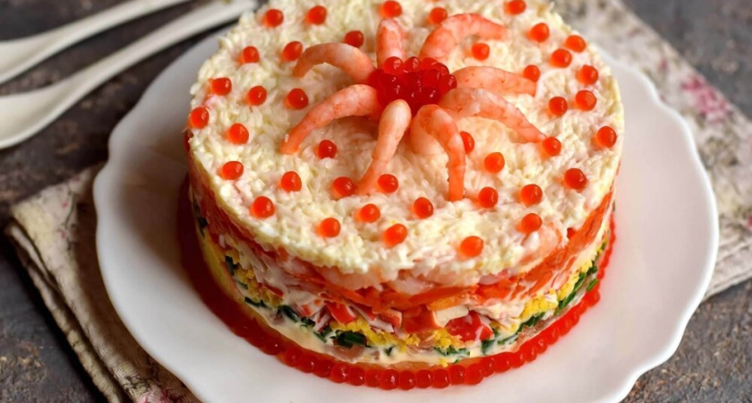 Встанут в очередь за рецептом: крышесносный салат "Царская шуба" порадует и гостей, и Зеленую Деревянную Змею на Новый год