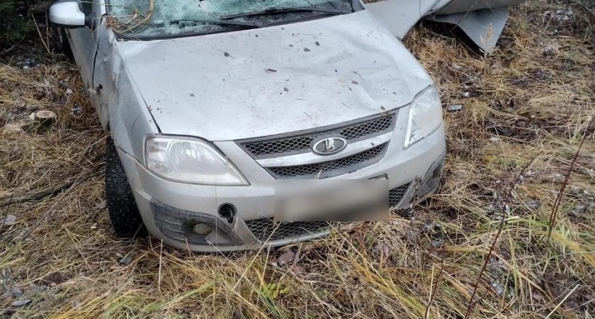 В Костроме автомобиль "Лада Ларгус" с прицепом вылетел в кювет