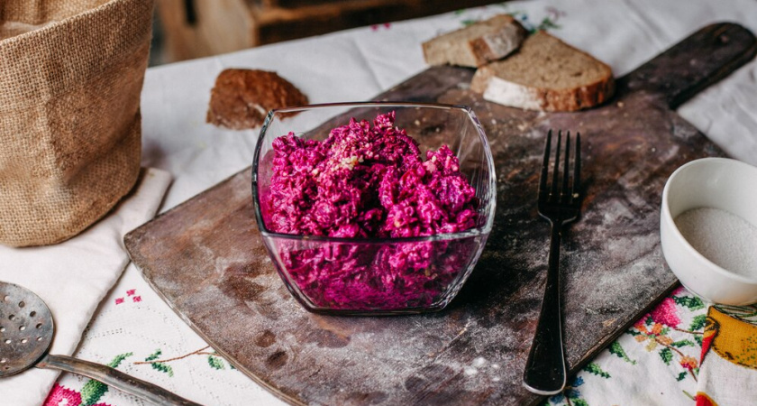 Салат со свеклой и черносливом: вкус и польза в каждой ложке – непривычный рецепт