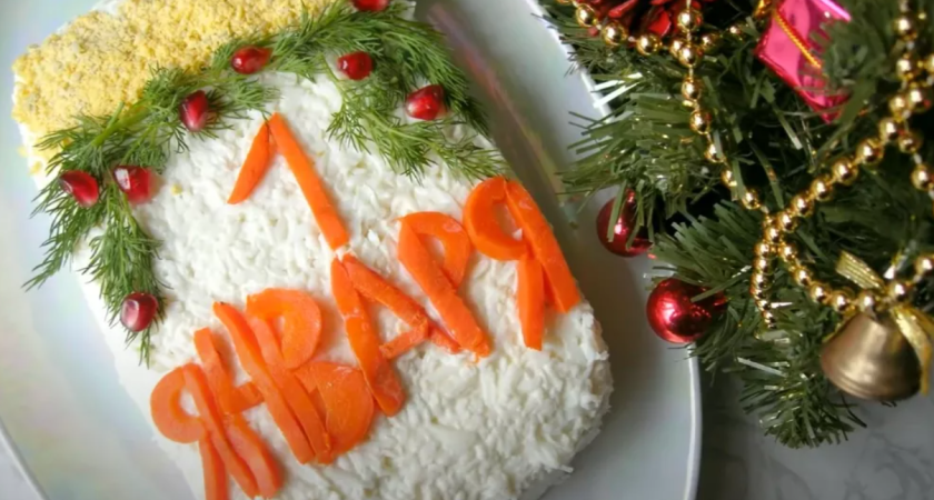 Салат «Календарь» на Новый год: удивит всех гостей и порадует Зеленую Деревянную Змею