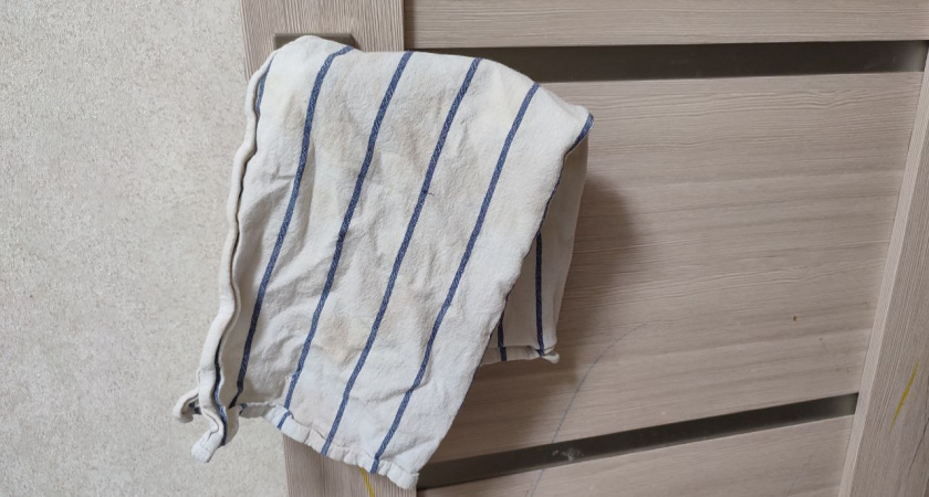 Ушлые хозяйки вешают полотенце на дверь – и наслаждаются эффектом: вот зачем они так делают