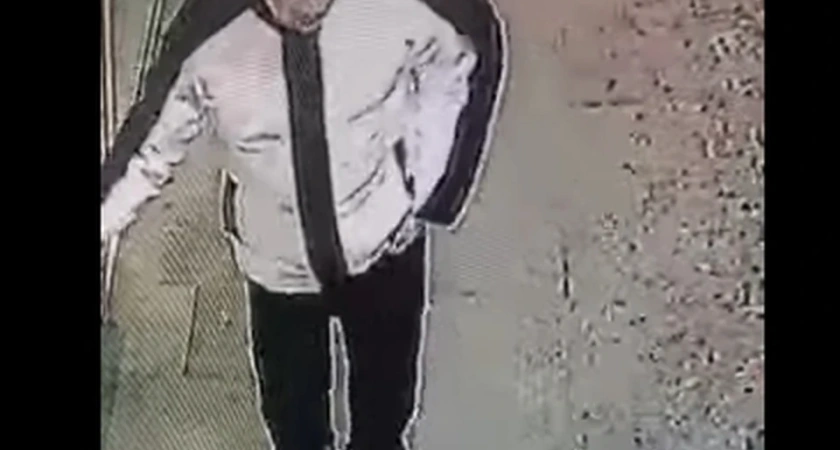 Костромская полиция разыскивает сломавшего остановку вандала