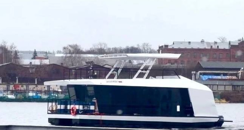 В Костроме капитана севшего на мель плавучего дома оштрафовали на 2,5 млн рублей