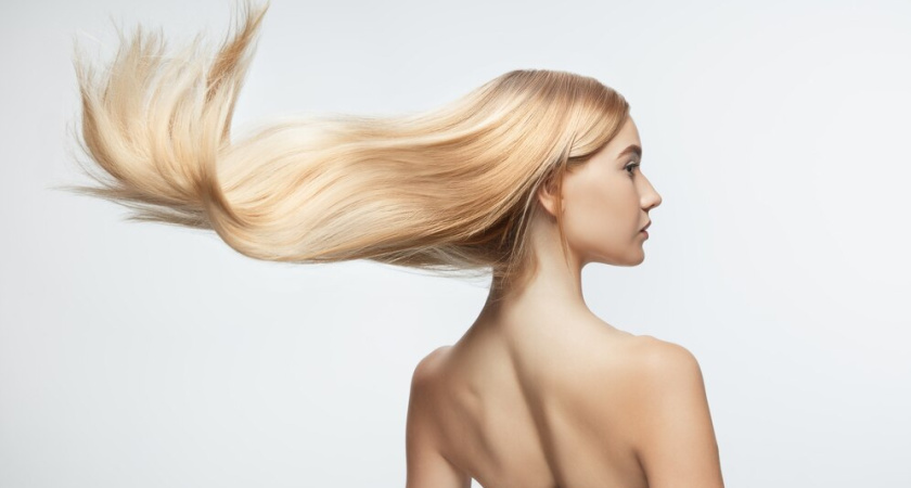 Волосы растут как бешеные и не выпадают: наносим на них такую маску раз в неделю — просто «бомба»