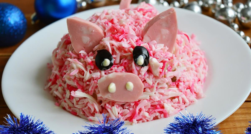 На другие салаты гости даже не посмотрят: готовим салат "Свинка" - в составе ни одного заморского продукта