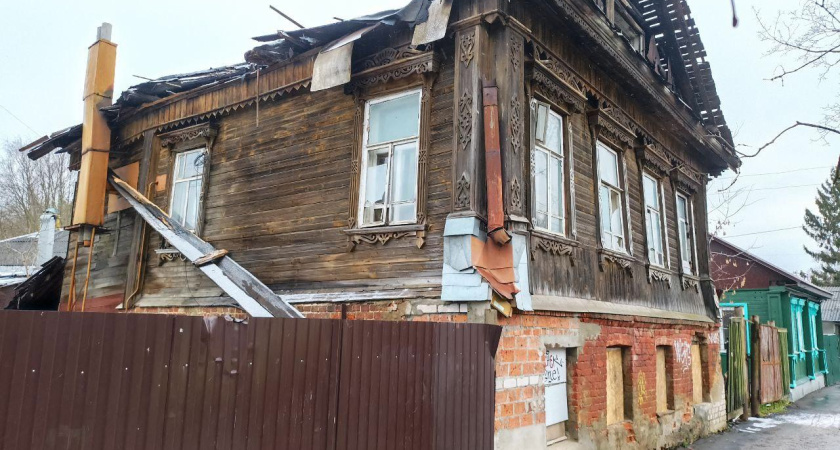 В Костроме владельцев старинного дома обязали восстановить сгоревшее здание