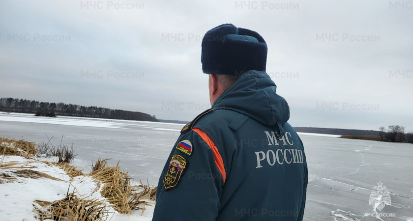 В Костромской области на озере Святом идет поиск утонувшего рыбака