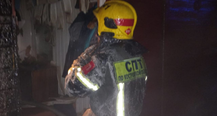 В Костроме сотрудники МЧС спасли от пожара 15 человек