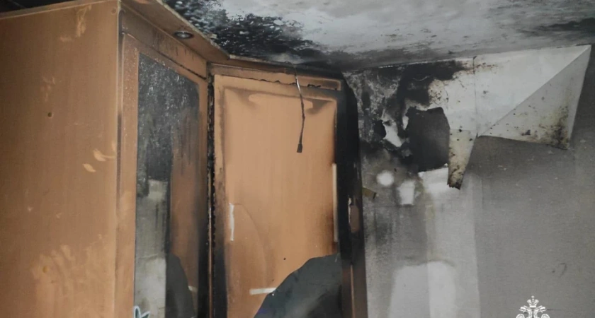 Эвакуировали 30 человек: в костромской многоэтажке ребенок поджег квартиру свечой