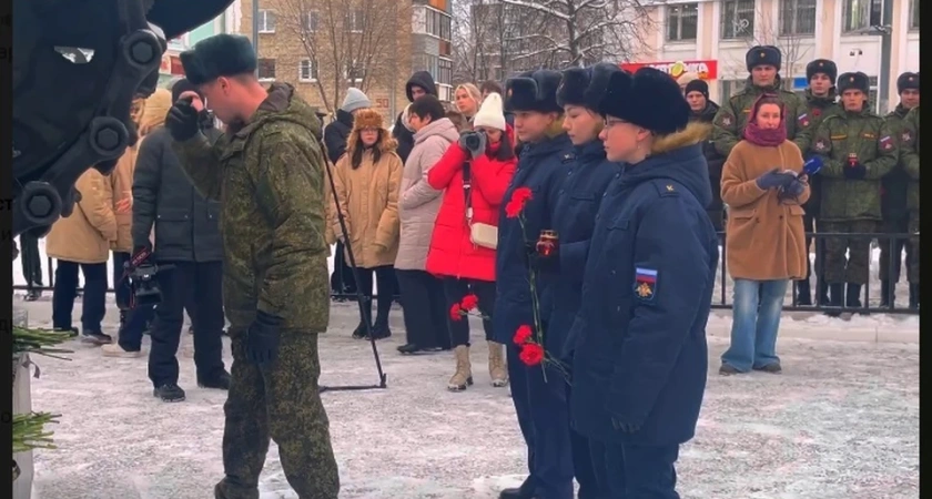 В Костроме появился стихийный мемориал в память о погибшем начальнике войск РХБЗ Игоре Кириллове